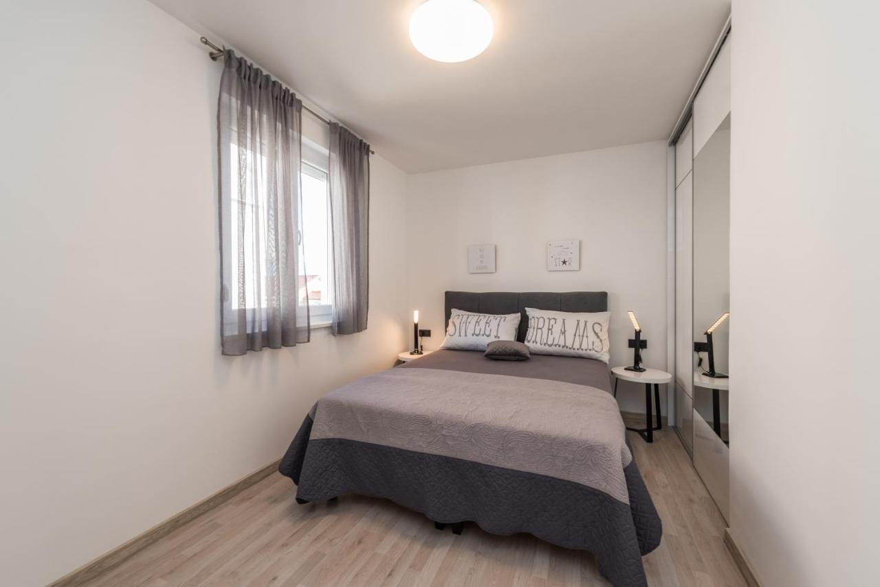 Apartments Yellow 노바야 외부 사진